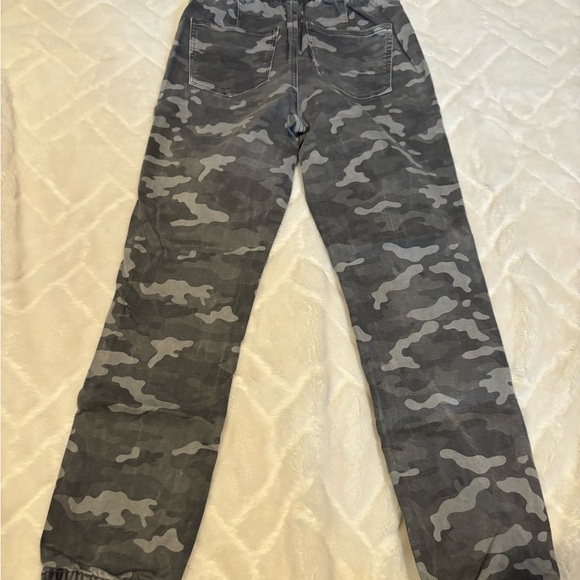 Women's/Teen's American Eagle pants with tapered bottom - Size 8 Worn 1x - Picture 4 of 11